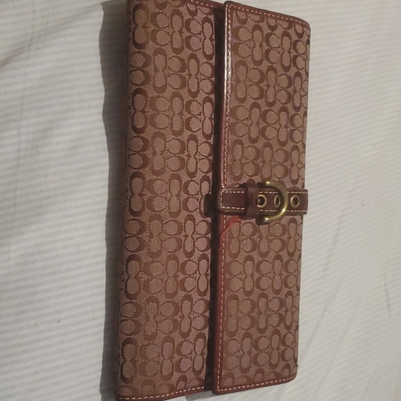 Authentic coach wallet and check book,zip broken - Picture 3 of 6